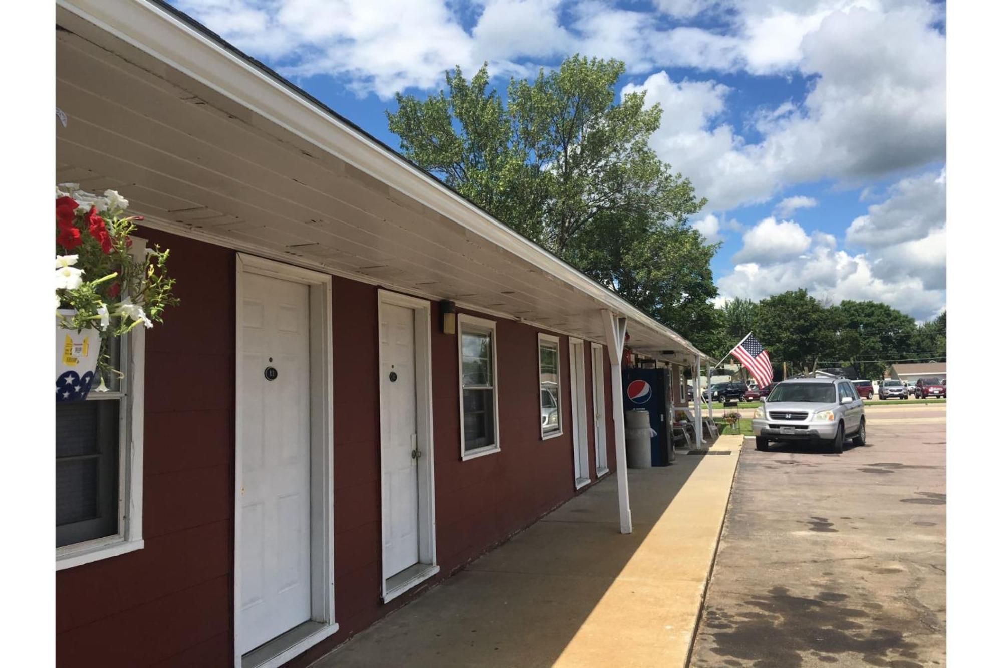Colonial Inn Extended Stay By Oyo New Ulm Exterior photo